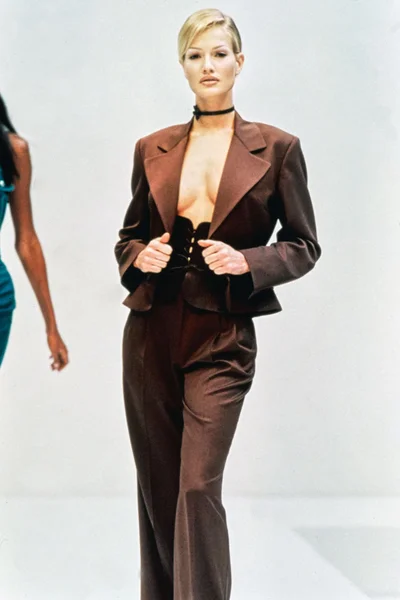 Look 10